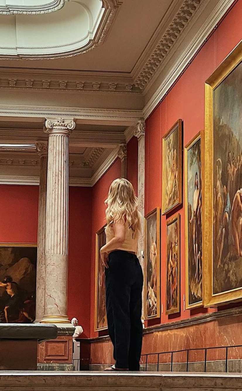 Dubai Escort Deluxe bei der Art Dubai 2026 – Luxusbegleitung für ein exklusives Kunst-Event Blue Label Models